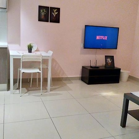 Hyve Studio unit, Lake view, Cyberjaya, Free Wi-Fi, Free Parking, Netflix,Pool Appartement Buitenkant foto