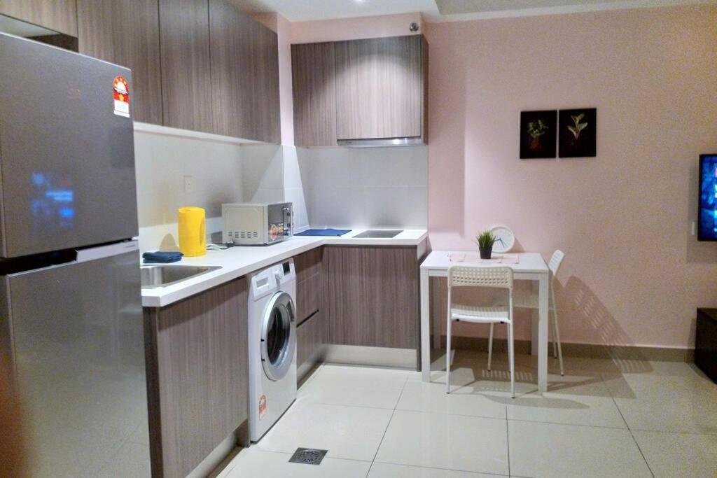 Hyve Studio unit, Lake view, Cyberjaya, Free Wi-Fi, Free Parking, Netflix,Pool Buitenkant foto