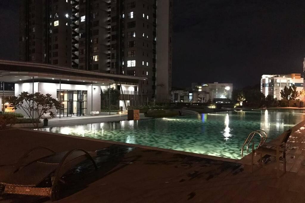 Hyve Studio unit, Lake view, Cyberjaya, Free Wi-Fi, Free Parking, Netflix,Pool Appartement Buitenkant foto