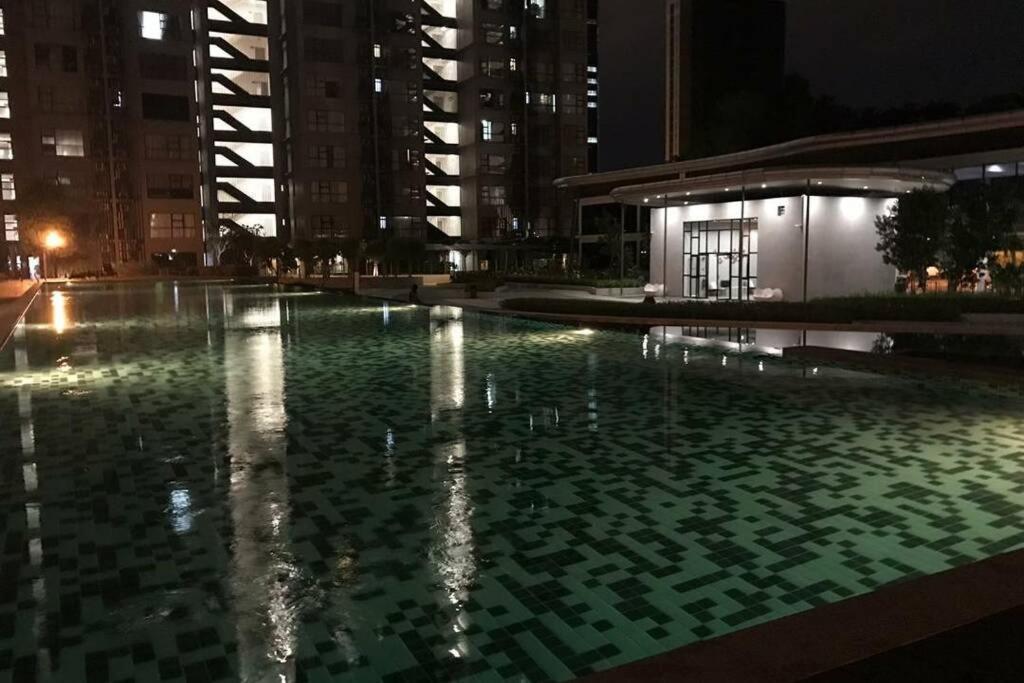 Hyve Studio unit, Lake view, Cyberjaya, Free Wi-Fi, Free Parking, Netflix,Pool Buitenkant foto